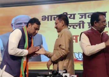 স্থায়ী সমিতিৰ নিৰ্বাচনৰ পূৰ্বে মোক্ষম আঘাত! আপ পাৰিষদৰ বিজেপিত যোগদান