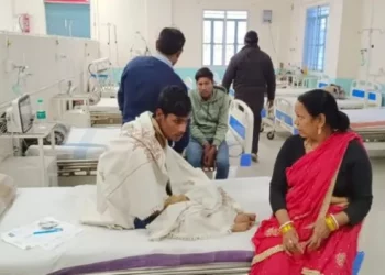 পাঁচশ ছাত্ৰীৰ মাজত নিজকে অকলে দেখি বেহুচ হ’ল ছাত্ৰ