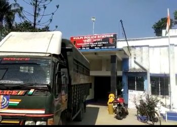 প্ৰেমৰ কাৰণে তালিবানী শাস্তি : কাপোৰ খুলি গছত বান্ধি প্ৰহাৰ দুয়োকে