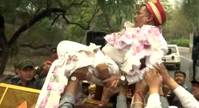 groom in Congress's protest