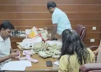 ৪০ লাখ টকা উৎকোচ লৈছিল বিজেপি বিধায়কৰ আমোলা পুত্ৰই; তালাচীত ঘৰৰ পৰা উদ্ধাৰ ৬ কোটি টকা