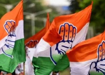 গেৰুৱা সাজ পিন্ধি দলৰ কাৰ্যালয়লৈ অহাৰ ‘শাস্তি’, দলীয় কৰ্মীৰ গণ প্ৰহাৰৰ বলি কংগ্ৰেছ নেতা!