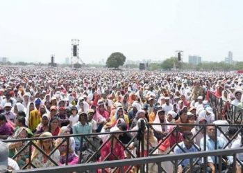 প্ৰখৰ ৰ’দত তম্বুহীন চৰকাৰী অনুষ্ঠান; মহাৰাষ্ট্ৰত গৰমত ১১জনৰ মৃত্যু, ১২০ জন অসুস্থ