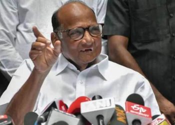 মানি লোৱা নাই শাৰদ পাৱাৰৰ পদত্যাগ, কাৰ্যালয়ৰ বাহিৰত শ্ৰমিকৰ আত্মহত্যাৰ চেষ্টা