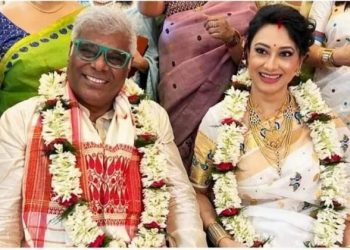 অসমৰ ফেশ্বন উদ্যোগী ৰূপালী বৰুৱাৰ সৈতে বিবাহপাশত আৱদ্ধ হ’ল অভিনেতা আশীষ বিদ্যাৰ্থী