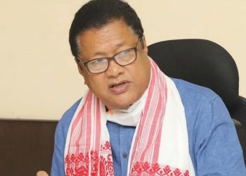 ইংৰাজীত ছপোৱা পুঠি নপঢায় শিক্ষকে! শিক্ষা বিভাগক দহ শিক্ষক সংগঠনৰ ভাবুকি!