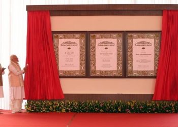 নতুন সংসদ ভৱন উদ্বোধন কৰিলে প্ৰধানমন্ত্ৰী নৰেন্দ্ৰ মোডীয়ে; প্ৰতিষ্ঠা হ’ল ছেংগল