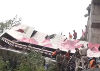 জম্মুৰ কাটৰাত ৭৫জন তীৰ্থযাত্ৰী কঢ়িয়াই নিয়া বাছ দুৰ্ঘটনাগ্ৰস্ত; ১০ জন নিহত, আন কেইবাজনো আহত