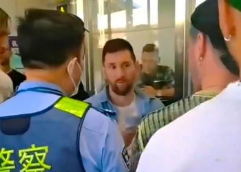 বেইজিং বিমানবন্দৰত মেছিক আটক কৰিলে চীনৰ আৰক্ষীয়ে! কিন্তু কিয়? চাওক ভিডিঅ’