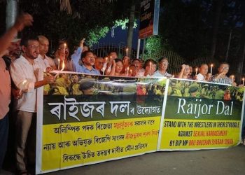 প্ৰতিবাদী মল্লযুঁজাৰুৰ সমৰ্থনত দীঘলীপুখুৰীৰ পাৰত প্ৰতিবাদ ৰাইজৰ দলৰ