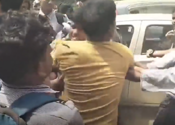 ৰেগিঙৰ বিৰোধিতা কৰাৰ বাবে গুৱাহাটীৰ বিদ্যালয়ৰ জ্যেষ্ঠ ছাত্ৰৰ দলে প্ৰহাৰ কৰিলে ছাত্ৰৰ পিতৃক!