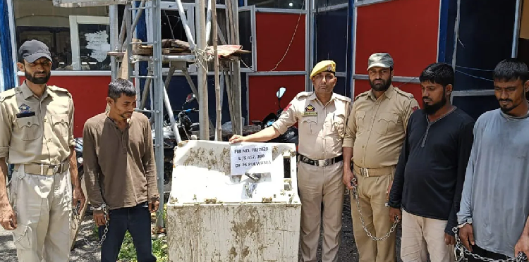 Bangladeshis Arrested For Stealing ATM
