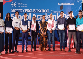 সুখ্যাতিৰে উত্তীৰ্ণ হোৱা শিক্ষাৰ্থীসকলৰ সন্মানাৰ্থে গুৱাহাটীস্থিত মডাৰ্ণ ইংলিছ স্কুলত শৈক্ষিক দিৱস পালন