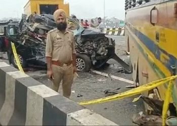 পুৱাই স্কুল বাছত প্ৰচণ্ড খুন্দা SUV-ৰ, ভাঙি চূৰমাৰ গাড়ী; দুৰ্ঘটনাত ২ শিশুসহ কমেও ৬ জন লোকৰ মৃত্যু