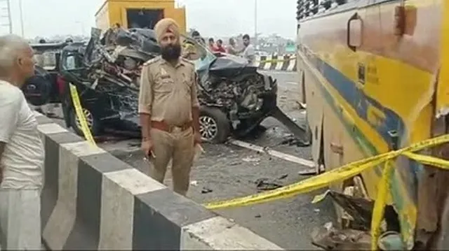 পুৱাই স্কুল বাছত প্ৰচণ্ড খুন্দা SUV-ৰ, ভাঙি চূৰমাৰ গাড়ী; দুৰ্ঘটনাত ২ শিশুসহ কমেও ৬ জন লোকৰ মৃত্যু