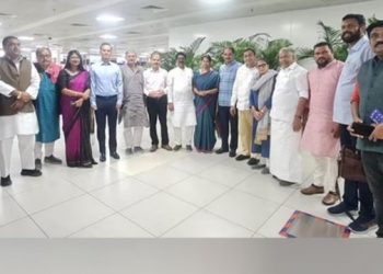হিংসাজৰ্জৰ মণিপুৰত উপস্থিত ২১ জনীয়া ‘ইণ্ডিয়া’ৰ দল; ইম্ফলৰ পৰা হেলিকপ্টাৰেৰে যাব চুৰাচান্দপুৰ
