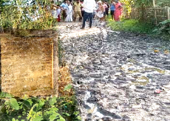 দুৰ্নীতি : অতুল বৰাৰ সমষ্টিত ৭ লাখ টকাৰ ৰাস্তাত পৰিল মাত্ৰ দুই গাড়ী শিলগুটি