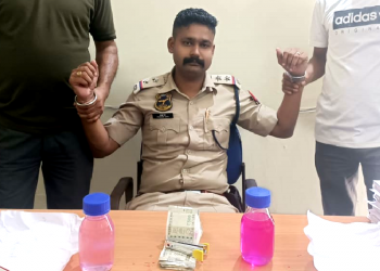 পানী গুলপীয়া কৰি আকৌ হাত দাঙিলে এইজন আৰক্ষী বিষয়াই