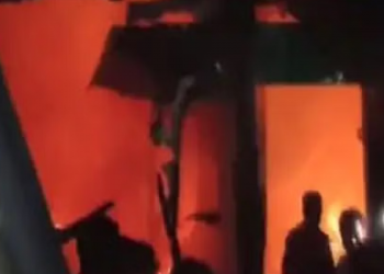 তিনিচুকীয়াত জ্বলি চাৰখাৰ হ’ল ১৬ টাকৈ ঘৰ
