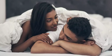 জানেনে ? ৰাতিপুৱা যৌন সম্ভোগত লিপ্ত হোৱাৰো আছে আচৰিত স্বাস্থ্য উপকাৰিতা