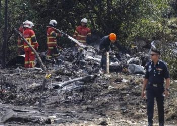 মালয়েছিয়াত যাত্ৰীবাহী বিমান দুৰ্ঘটনাগ্ৰস্ত; কমেও ১০ জন লোক নিহত