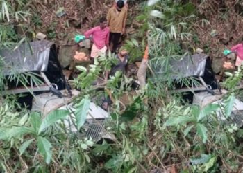পাহাৰীয়া পথত নিয়ন্ত্ৰণ হেৰুৱাই ২৫ ফুট তলত পৰিল জীপ; কমেও ৯ জন লোকৰ মৃত্যু