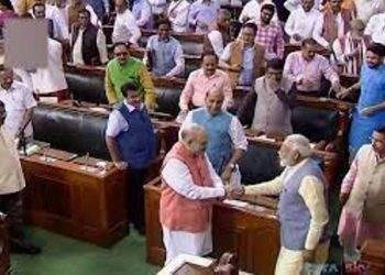 অনন্য অভিলেখ! সংসদত নিজৰ ২ ঘণ্টীয়া ভাষণত ৫৮ বাৰ মোদীৰ নাম ল’লে অমিত শ্বাহে