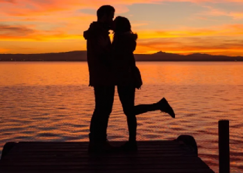 Chinese Man Ruptures Eardrum After Kissing