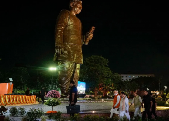 নৰেন্দ্ৰ মোদীয়ে উন্মোচন কৰিলে পণ্ডিত দীনদয়াল উপাধ্যায়ৰ ৭২ ফুট উচ্চতাৰ প্ৰতিমূৰ্তি