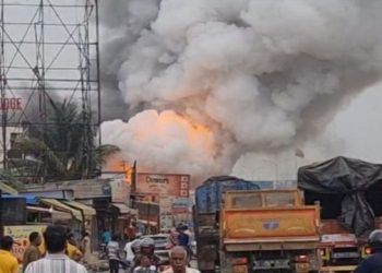 আতচবাজীৰ গুদামত ভয়ংকৰ বিস্ফোৰণ; জীৱন্তে অগ্নিদগ্ধ হৈ মৃত্যু ১৩ জন শ্ৰমিকৰ