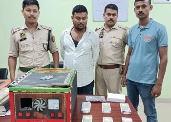 ২.৬ লাখ টকাৰ মূল্যৰ ভুৱা নোট আৰু ভুৱা নোটৰ প্ৰিণ্টাৰসহ গুৱাহাটীত দুজনক গ্ৰেপ্তাৰ