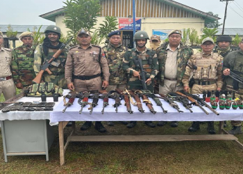 মণিপুৰত সেনা-আৰক্ষীৰ অভিযান, জব্দ বৃহৎ পৰিমাণৰ অস্ত্ৰ-শস্ত্ৰ