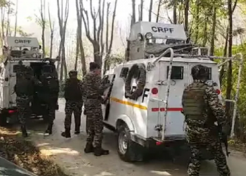 কাশ্মীৰত পুনৰ প্ৰব্ৰজনকাৰী শ্ৰমিকক গুলীয়াই হত্যা সন্ত্ৰাসবাদীৰ