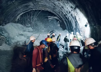 Labourer trapped inside tunnel