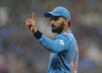 বিশ্বকাপত পৰাস্ত হোৱাৰ পিছত কোন ‘ঘনিষ্ঠ মানুহ’ক পাত্তা নিদিলে বিৰাটে? চাওঁক ভাইৰেল ভিডিঅ’