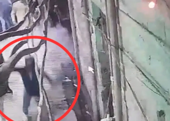 গালৈ দলিয়াই দিলে আতচবাজী! ভৰিৰ কাষত ফটকা ফুটি প্ৰাণ গ’ল বাটৰুৱাৰ