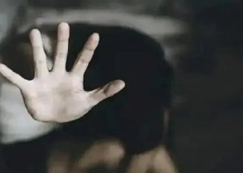 জোৰকৈ মদ্যপান কৰাই হোটেলৰ কোঠালৈ টানি লৈ গৈ ‘দলবদ্ধ ধৰ্ষণ’ যুৱতীক, ৫জনক গ্ৰেপ্তাৰ
