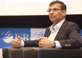 ভাৰতক ‘অমৃত কাল’লৈ আগুৱাই নিবলৈ উৎপাদনৰ পৰিৱৰ্তে সেৱাৰ মূল্য শৃংখল উন্নীত কৰা প্ৰয়োজন: ৰঘুৰাম ৰাজন