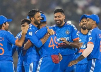 মূৰ দোৱালে বিশ্বজয়ী অষ্ট্ৰেলিয়াই! বেটে-বলে অলৰাউণ্ড প্ৰদৰ্শনেৰে টী-২০ শৃংখলা জয় ভাৰতৰ