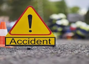 মহানগৰীত ভয়ানক দুৰ্ঘটনা : ডাম্পাৰৰ খুন্দাত প্ৰাণ গ’ল মহিলাৰ