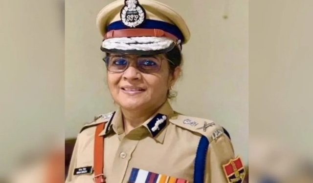 চি আই এছ এফৰ (CISF) প্ৰথম মহিলা সঞ্চালক প্ৰধান নীনা সিং। ফটোঃ সংগ্ৰহীত।