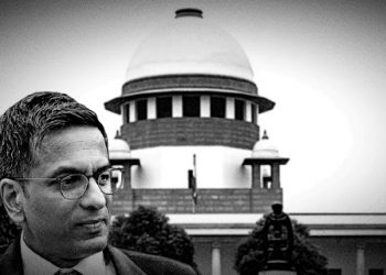 ‘এয়া ষ্টেচন নহয়, বিচাৰিলেই যিকোনো ৰে’লত উঠিব নোৱাৰি’, অধিবক্তাক শিষ্টাচাৰ শিকালে মুখ্য ন্যায়াধীশে