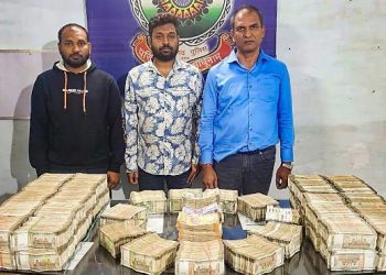 ইমান টকা কাৰ! ছত্তীশগড়ত গাড়ীৰ পৰা উদ্ধাৰ ২ কোটি ৬৪ লাখ টকা