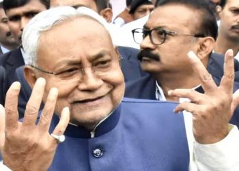 পদত্যাগ কৰিলে নীতিশ কুমাৰে; শীতৰ ঠাণ্ডাতো ‘ৰাজনৈতিক ব্যস্ততা’ত গৰম হৈ উঠিছে পাটনা