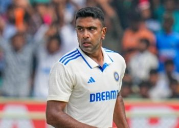 তৃতীয় টেষ্টৰ পৰা নাম প্ৰত্যাহাৰ কৰিলে অশ্বিনে; ৰাজকোটত ১০ জনেৰে ইংলেণ্ডৰ বিৰুদ্ধে খেলিব ভাৰতে!