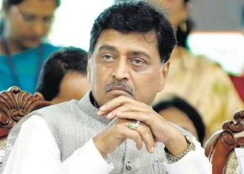 বিজেপিৰ শ্বেতপত্ৰত `আদৰ্শ দুৰ্নীতি’; সেই গোচৰতে চকী হেৰুওৱা অশোক চৱনে যোগ দিব বিজেপিত!