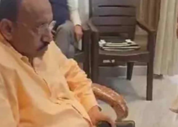নগৰ নিগমৰ বৈঠকত সুৰামত্ত বিজেপি নেতা : মহিলাৰ প্ৰস্ৰাৱগাৰত সোমাই উদ্ভণ্ডালি