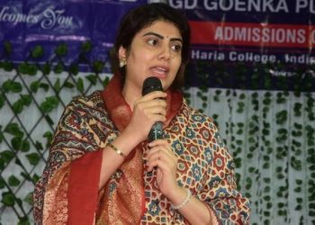 পুত্ৰ-বোৱাৰীয়ে নাচায়! ৰবীন্দ্ৰ জাদেজাৰ পিতৃৰ অভিযোগ সন্দৰ্ভত সোধাৰ লগে লগে ক্ষুব্ধ ৰিভাবা