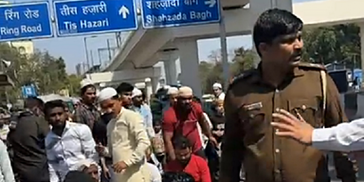 Delhi cop seen kicking Muslim men