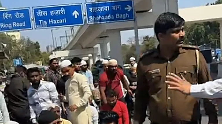 Delhi cop seen kicking Muslim men